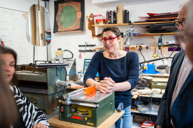 Agnès Darmon dans son atelier boutique