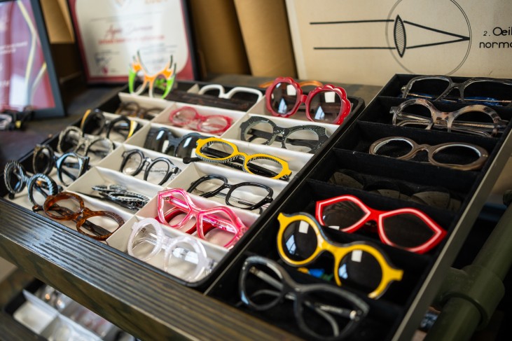 Montures de lunettes réalisées par Agnès Darmon, fondatrice de A comme Agnès