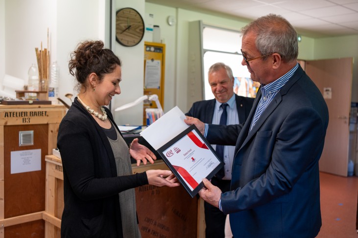 Remise du diplôme de Maître artisan en métiers d'art à Emma Groult