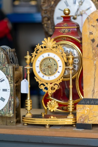 Atelier de Paulo Pedro, restaurateur horloger à Versailles