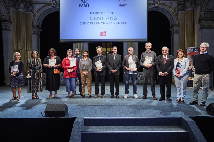 Groupe d'entreprises centenaires distinguées à l'Hôtel de Ville de Paris