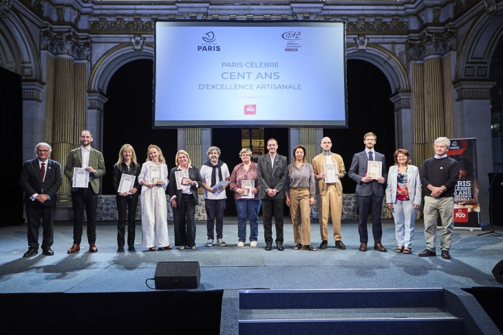 Groupe d'entreprises centenaires distinguées à l'Hôtel de Ville de Paris