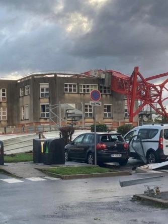 Bâtiment détruit suite à la tornade dans le Val-d'Oise