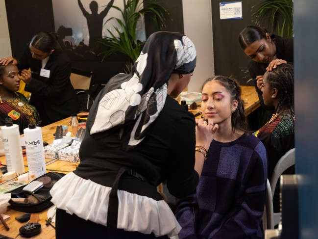 apprentie qui maquille