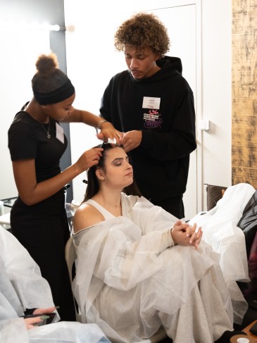 apprentis qui coiffent