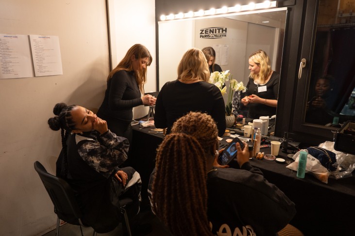 apprenties et danseuses dans les loges