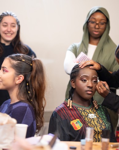 apprentie qui maquille