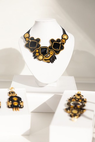 Parure en passementerie