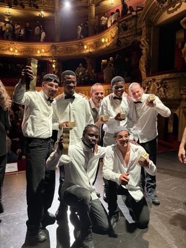 le groupe des apprentis MELEC posant après leur victoire