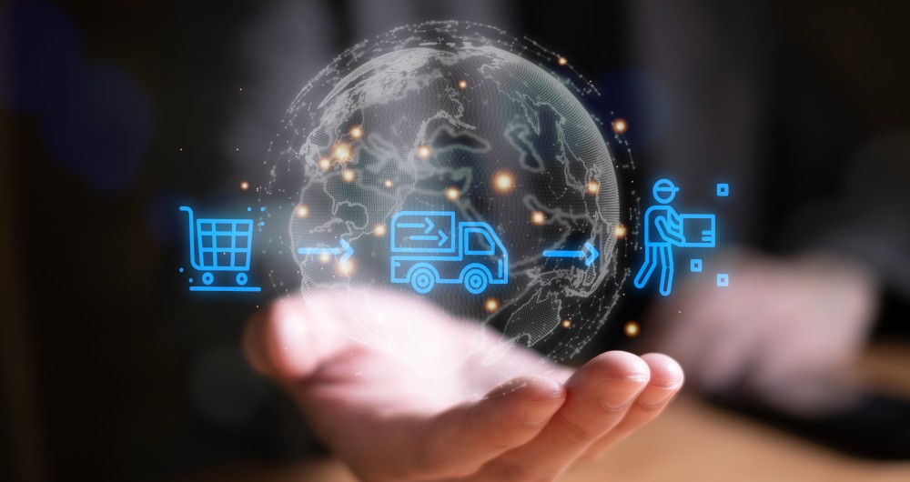 Homme ouvrant sa main avec un globe terrestre imaginaire sur sa main