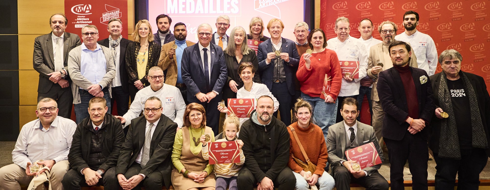 Photo de groupe des lauréats de la médailles de l'excellence 2025 - Paris