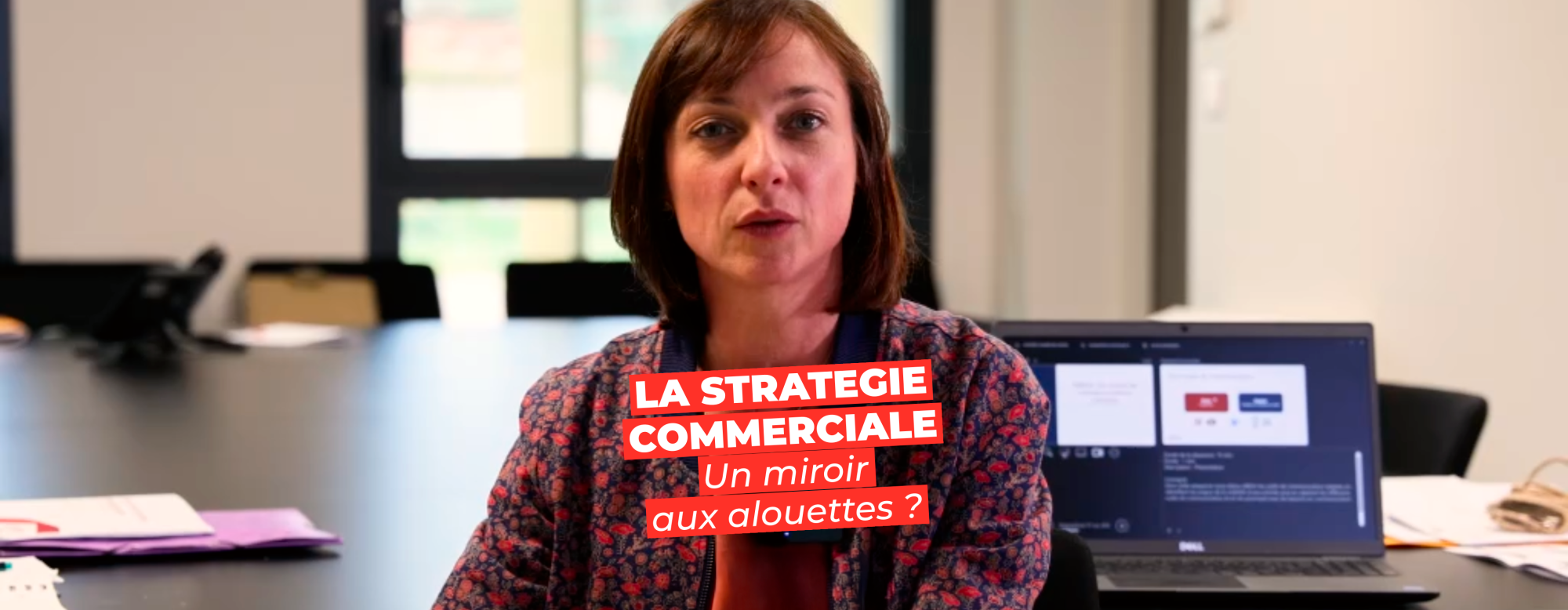 Femme interviewée dans la vidéo "La stratégie commerciale : un levier essentiel pour votre réussite !"