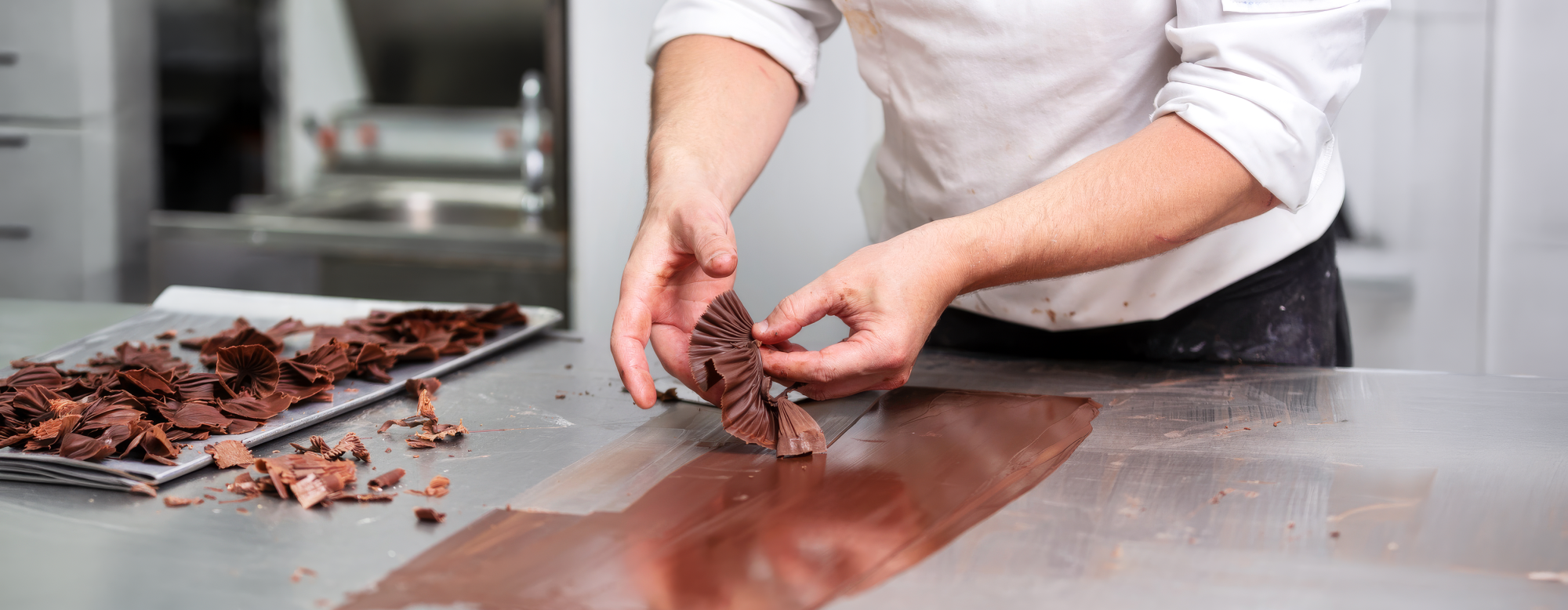 pâtissier qui pratique le chocolat