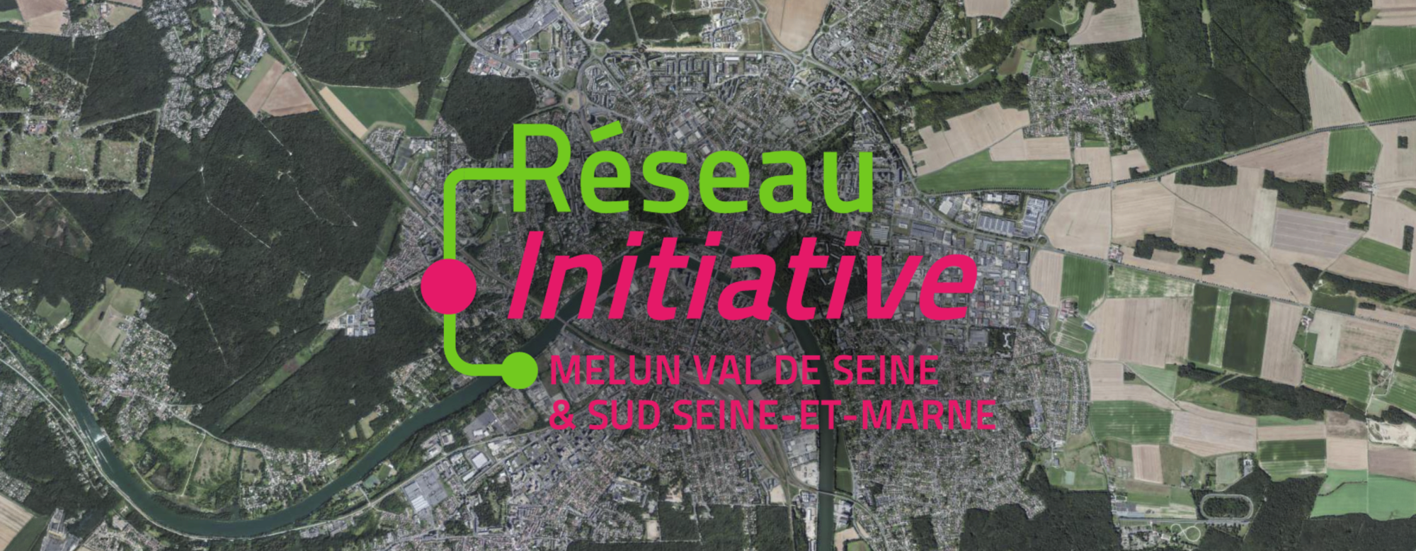 Logo Réseau Initiative Melun Val de Seine avec vue du ciel en fond