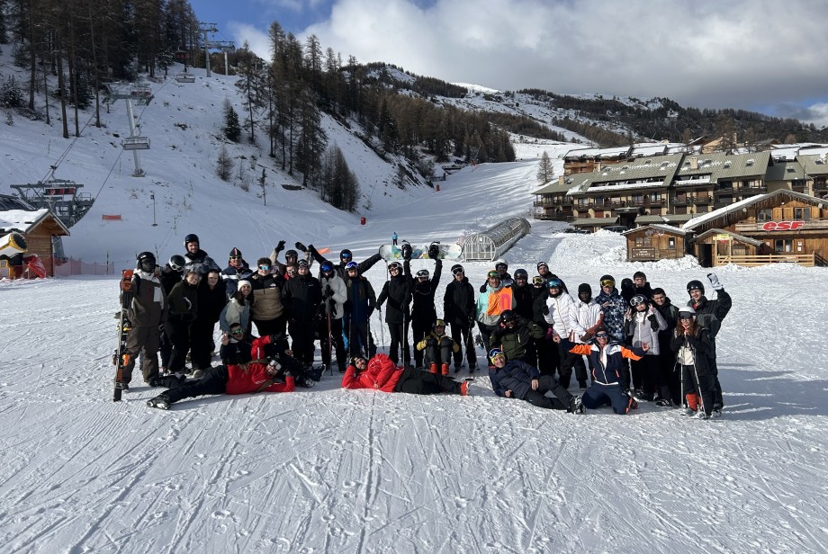 une classe entière en sortie au ski