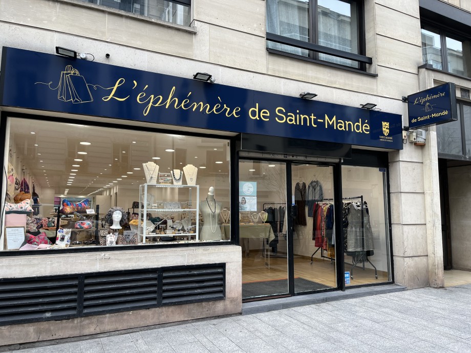 vitrine de la boutique éphémère située à Saint-Mandé 