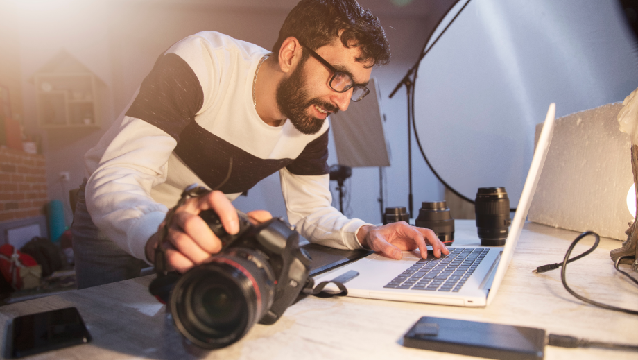 Photographe sur son pc