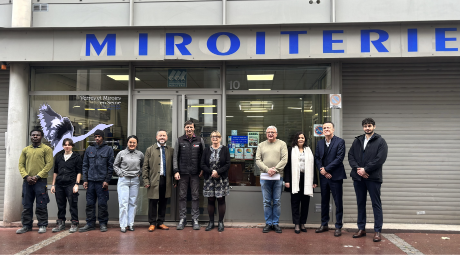 Visite centaine 92 devant l'entreprise