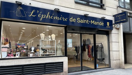 vitrine de la boutique éphémère située à Saint-Mandé 