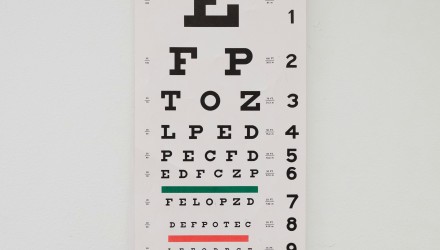 Test de vue avec lettres décroissantes utilisé par les opticiens