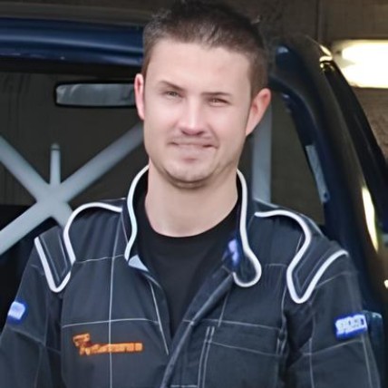 Deux anciens élèves de l'IMA Villiers-le-Bel lancent leur entreprise de mécanique automobile