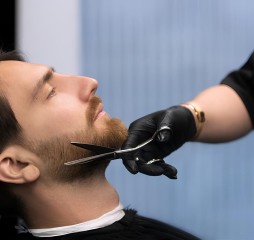 Artisan Barbier en pleine taille de barbe