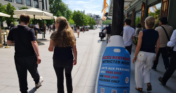 Parisiens dans la rue durant les JO de Paris 2024