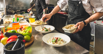 Cuisiniers en plein travail