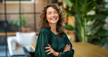 Jeune femme souriante