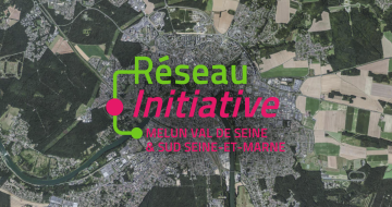 Logo Réseau Initiative Melun Val de Seine avec vue du ciel en fond