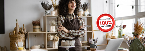 Artisane dans un atelier chaleureux, symbole de créativité et d’entrepreneuriat.