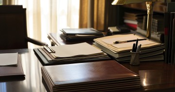 Bureau avec des dossiers