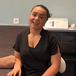 Éva, apprentie en BP Esthétique 94